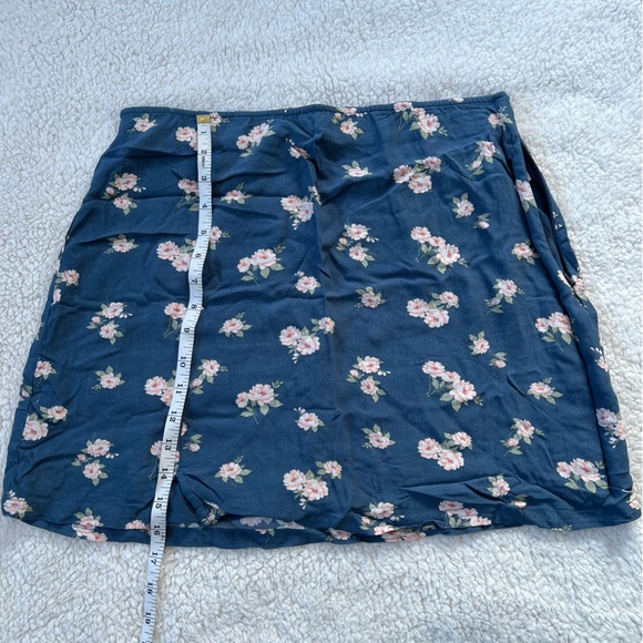 American Eagle Floral Skirt - Picture 7 of 8